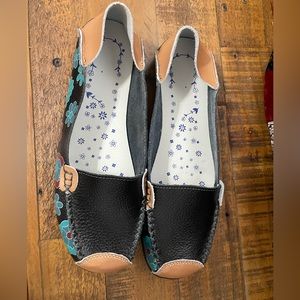 Women's comfortable leather printed flat casual peas shoes loafers walking shoes